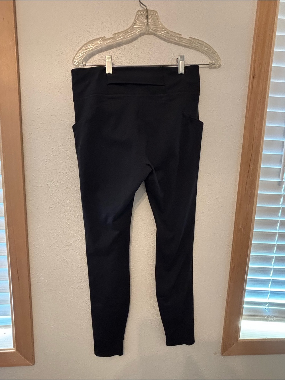 Brooks Run Happy Black High-Rise Leggings with Side Pockets - Picture 2 of 3